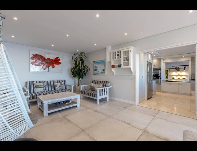 7 BEDROOM HOUSE TO LET IN CAMPS BAY